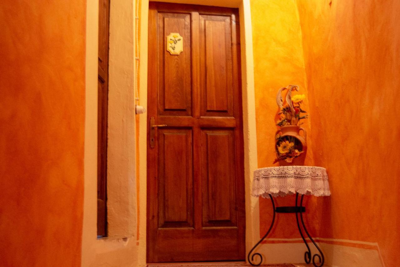 L'Angolo Di Verlano Canossa Kültér fotó
